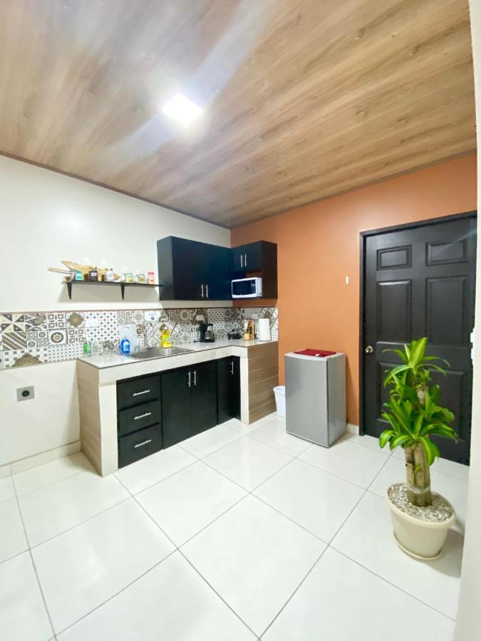 Pura Vida Apartment. 5 Min From Airport Alajuela Bagian luar foto