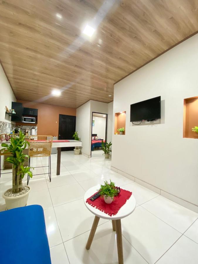Pura Vida Apartment. 5 Min From Airport Alajuela Bagian luar foto