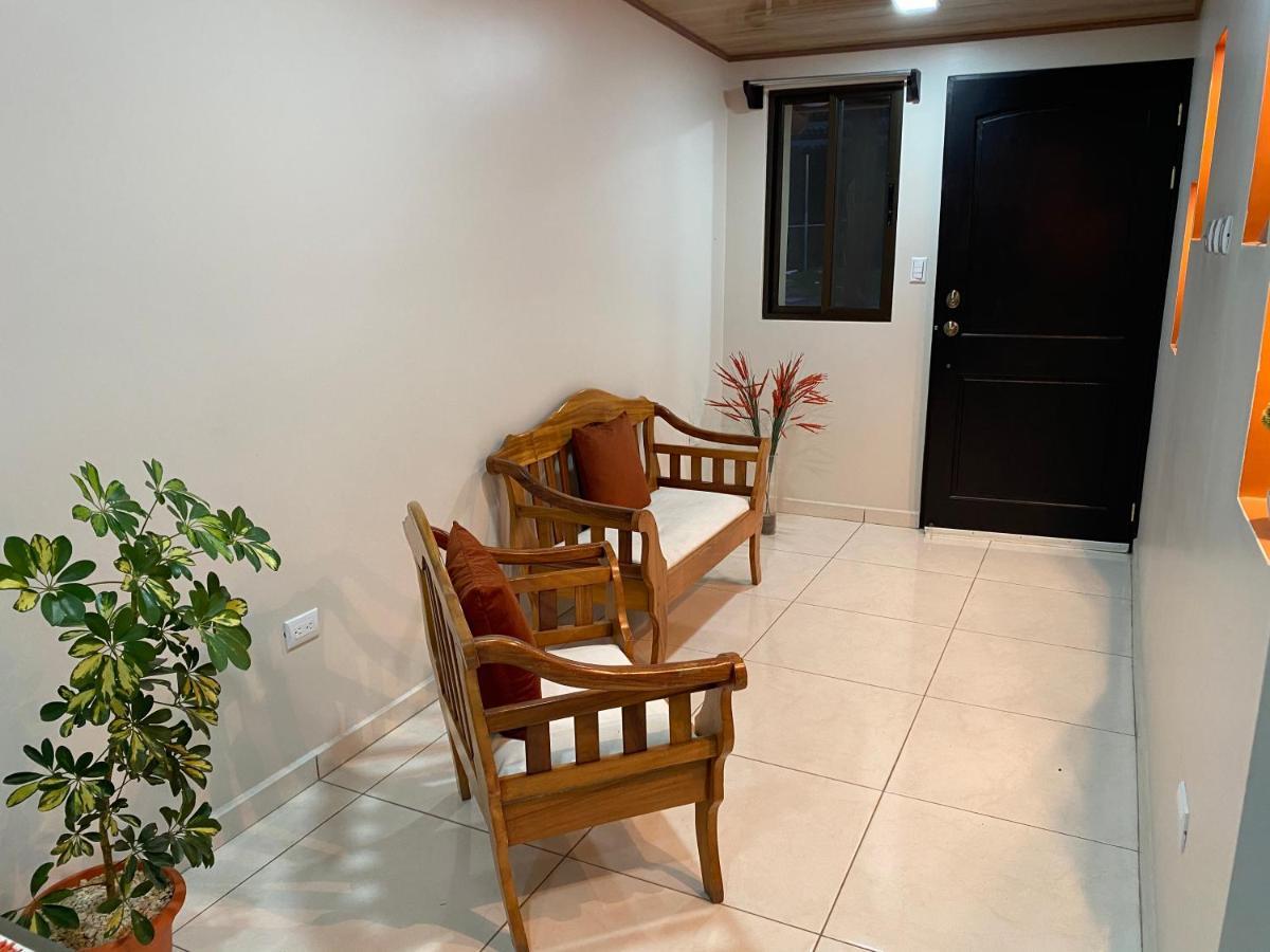 Pura Vida Apartment. 5 Min From Airport Alajuela Bagian luar foto