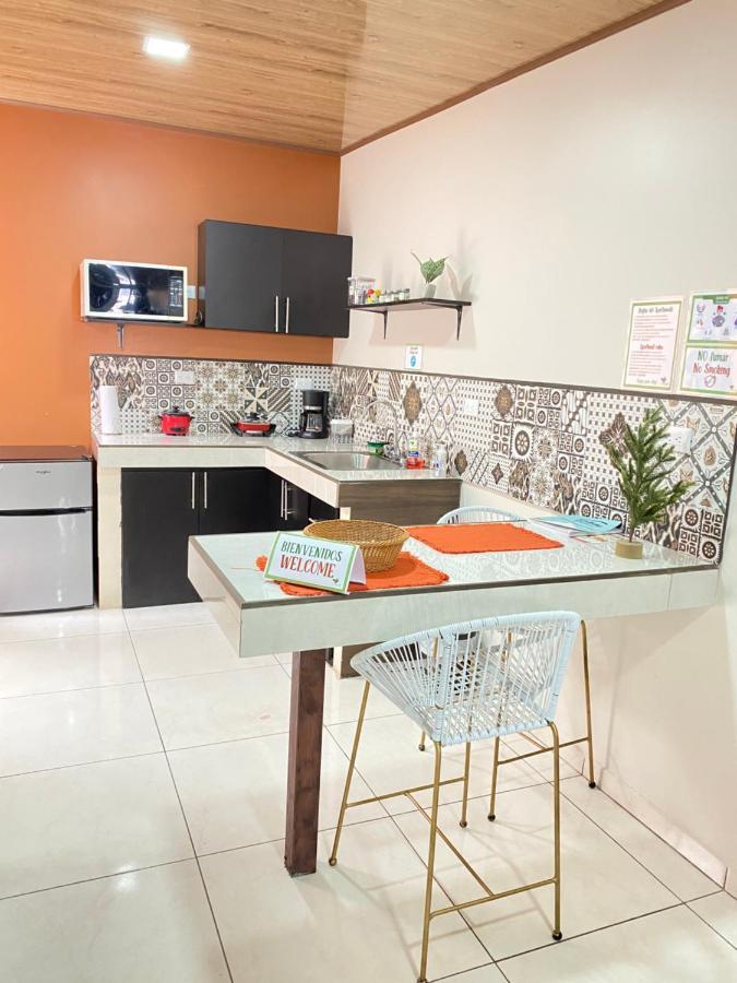 Pura Vida Apartment. 5 Min From Airport Alajuela Bagian luar foto
