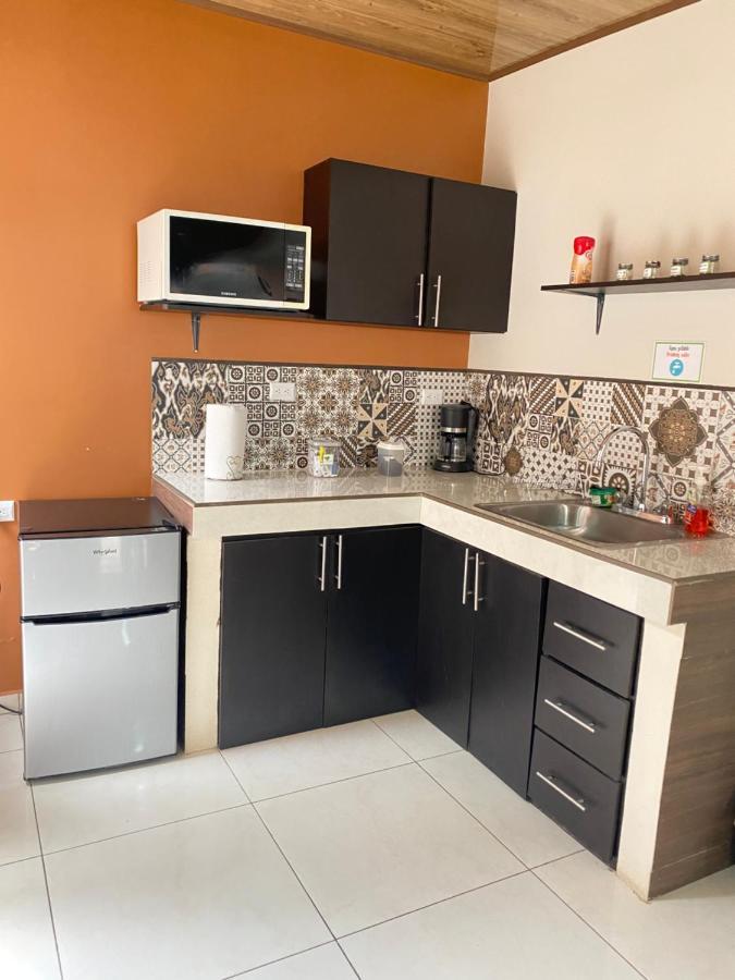 Pura Vida Apartment. 5 Min From Airport Alajuela Bagian luar foto