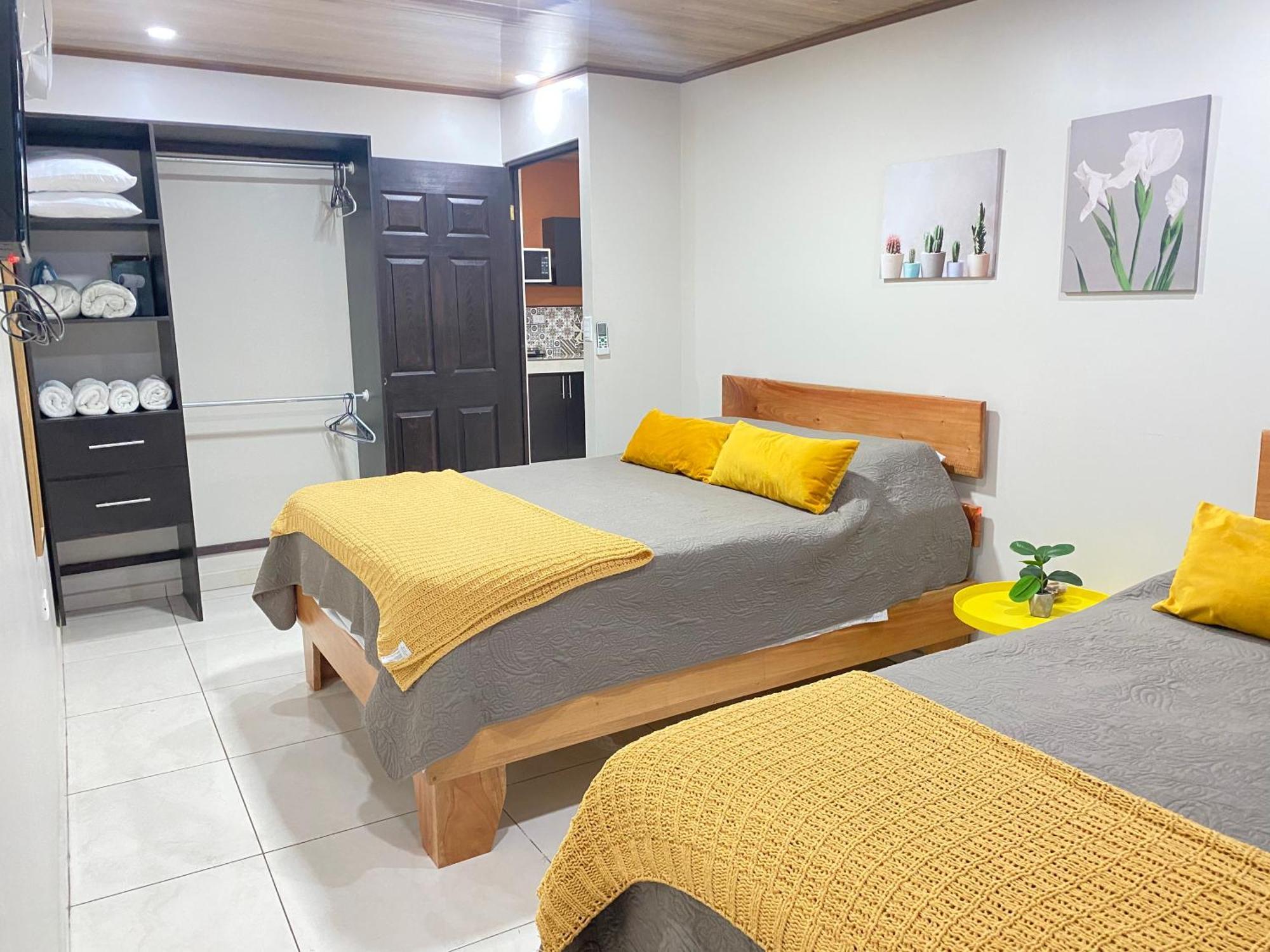 Pura Vida Apartment. 5 Min From Airport Alajuela Bagian luar foto